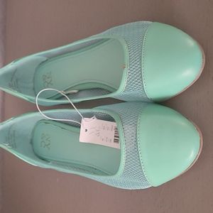 NYCO seafoam green flats size 9